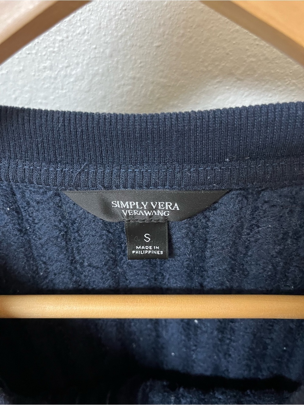 Simply Vera Vera Wang Dark Navy Sweatshirt women’s size S - Picture 2 of 3